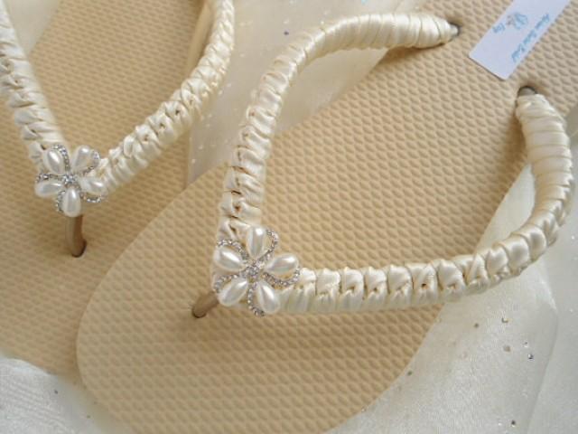 beach wedding flip flops for bride