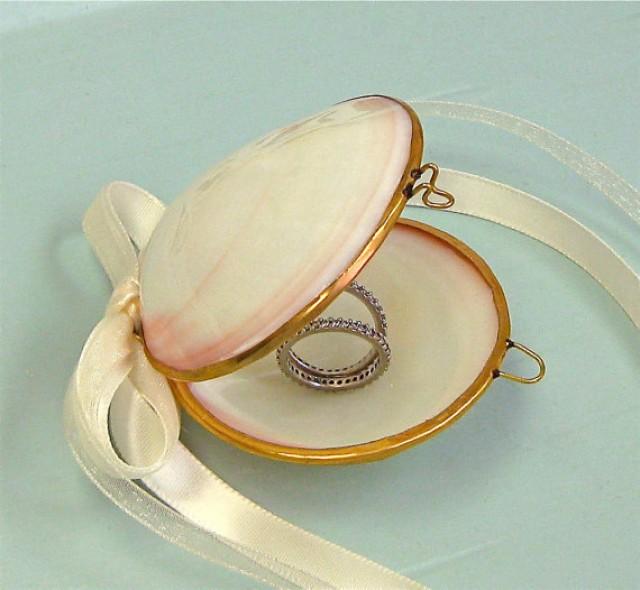 Wedding ring jewelry box
