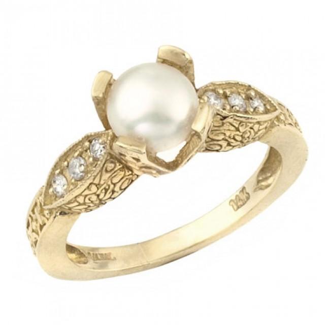 wedding photo - 18k Gold Antique Stunning White Pearl  Engagement Ring