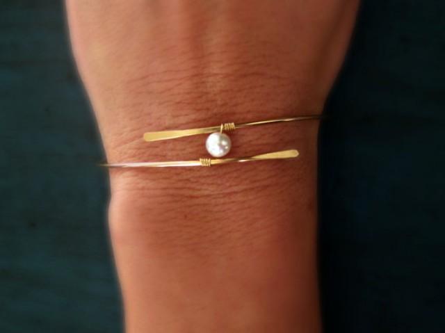 wedding photo - Gold Pearl Bangle Bracelet Mothers Gift Mother of the Bride Gift Bridesmaid jewlery Bridal Jewelry Floating Pearl