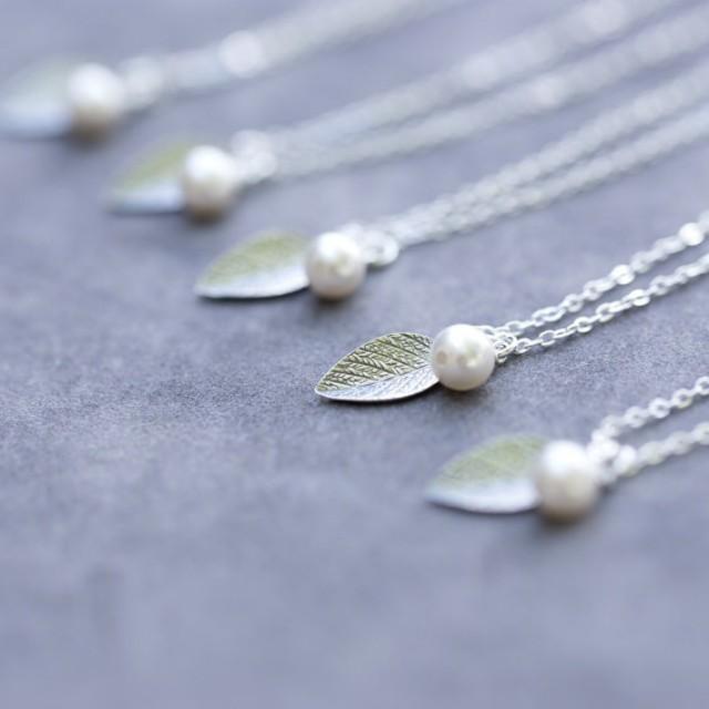 wedding photo - Bridesmaid Gift Set of 5, Pearl and Leaf Bridesmaids Necklaces, Nature, Leaves Bridal Party Jewelry
