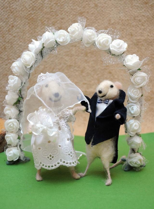 wedding photo - Wedding cake topper Felt mouse Bride and groom! Perfect wedding gift!