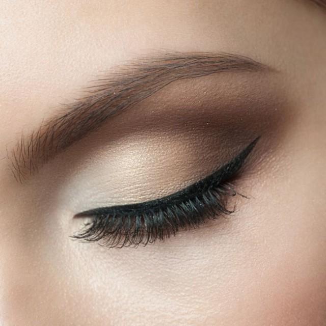 wedding photo - How To Apply Eye Liner Flawlessly