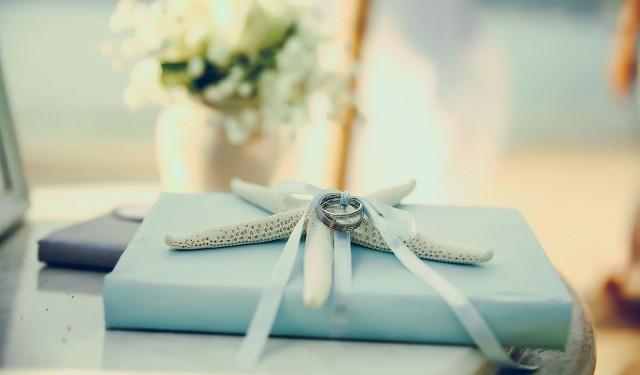 wedding photo - Seastar Ring Holder