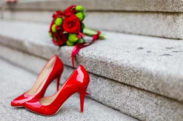 wedding photo - matching red shoes to your red dress