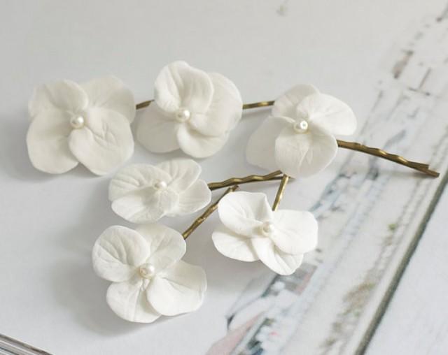 Bridal Hair Accessories Every detail matters on your wedding day. Flower girl hair clips from Pink Princess add a pretty final touch. Visit us to shop our full line.