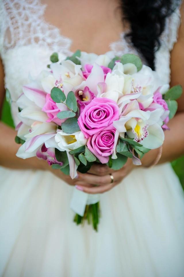 wedding photo - lovely wedding bouquet