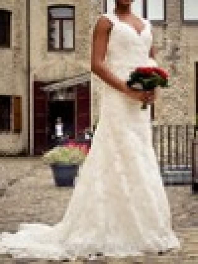 wedding photo - Queen-anne Court Train Buttons Wedding Dresses