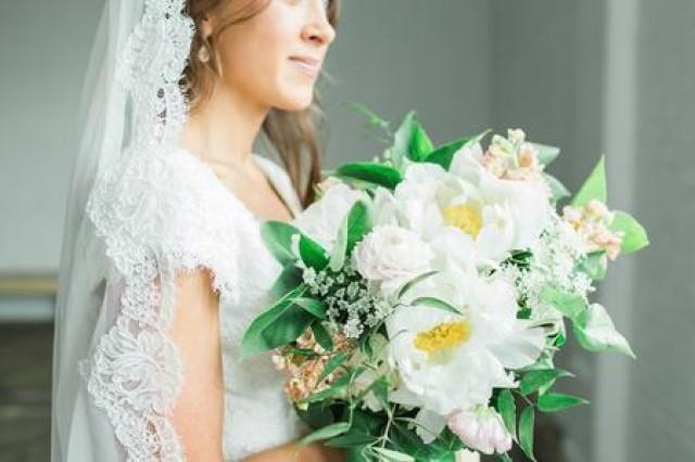 wedding photo - Tips On Getting The Right Bridal Bouquet