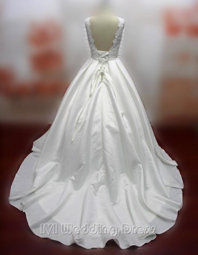 wedding photo - Real Samples Vintage Taffeta and Lace Wedding Dress Plus Size Bridal Gown with Pick-up Skirt Princess Wedding Gown