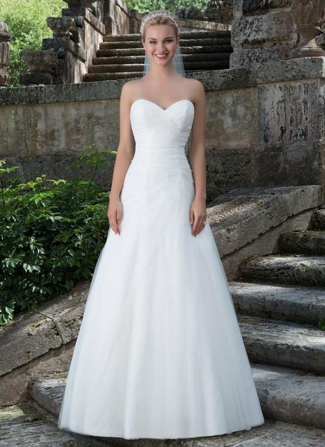 wedding photo - Asymmetrically Ruched Sweetheart Neckline Tulle A-line Wedding Dresses Lightly Beaded Chaple Train Zipper Back with Buttons Bridal Gowns Online with $146.6/Piece on Gama's Store 