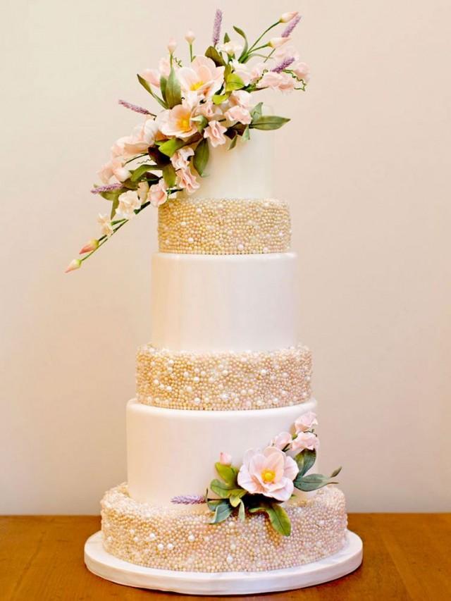 wedding photo - Canada’s Prettiest Wedding Cakes For 2015