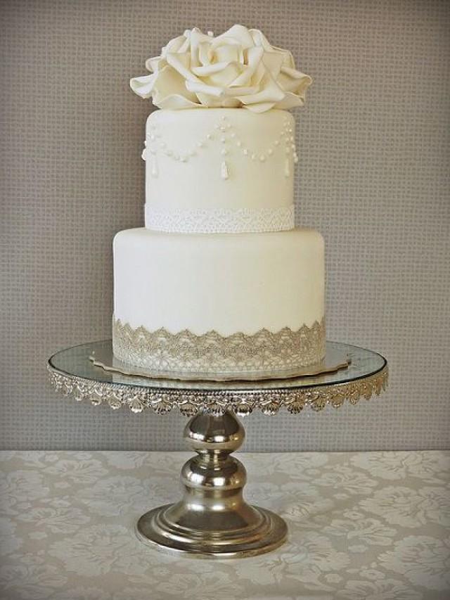 wedding photo - Wedding Cake Inspiration {via Weddingpaperie.com}