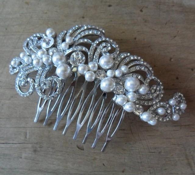 wedding photo - Pearl bridal hair comb for brides!