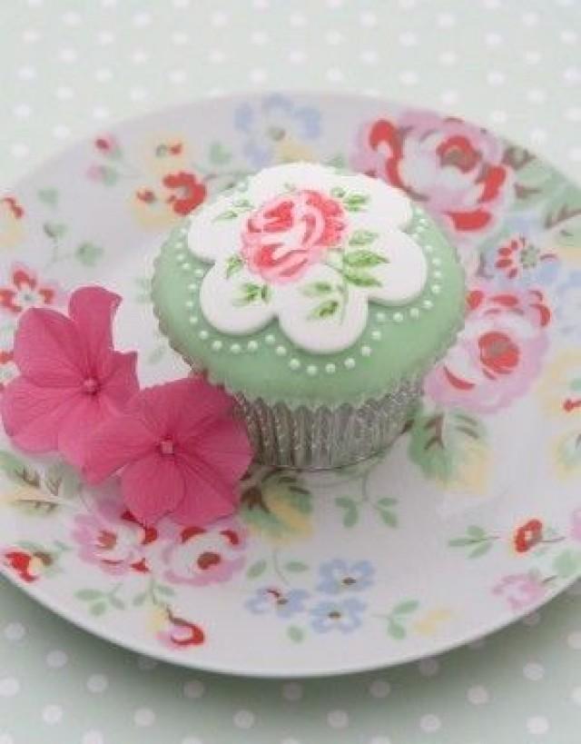 wedding photo - Shabby Chic Rose Cupcake