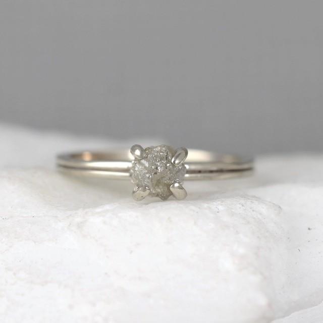 Engagement rings with conflict free diamonds