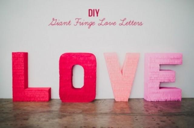 wedding photo - Adorable DIY Giant Fringe Love Letters