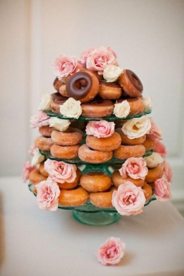 wedding photo - Sweet Wedding Donuts and How to Display Them