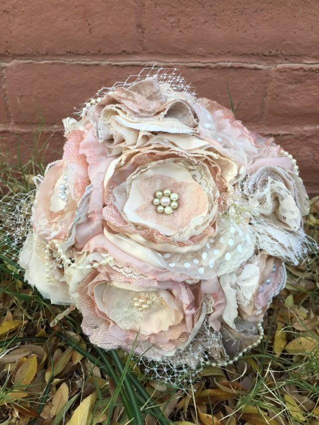 bouquet with gold brooches and 2 letters for Melissa