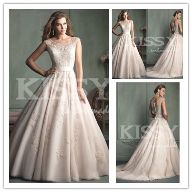 wedding photo - 2016 New Arrival Fashionable Elegant Brides Gowns Long Floor Length With Court Train Celebrity Lace Wedding Dress