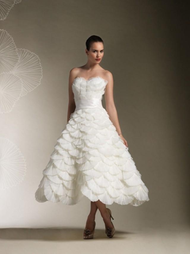 Layered Elegant Tea Length Strapless Sweetheart Wedding Dress with Pleated Organza Fans