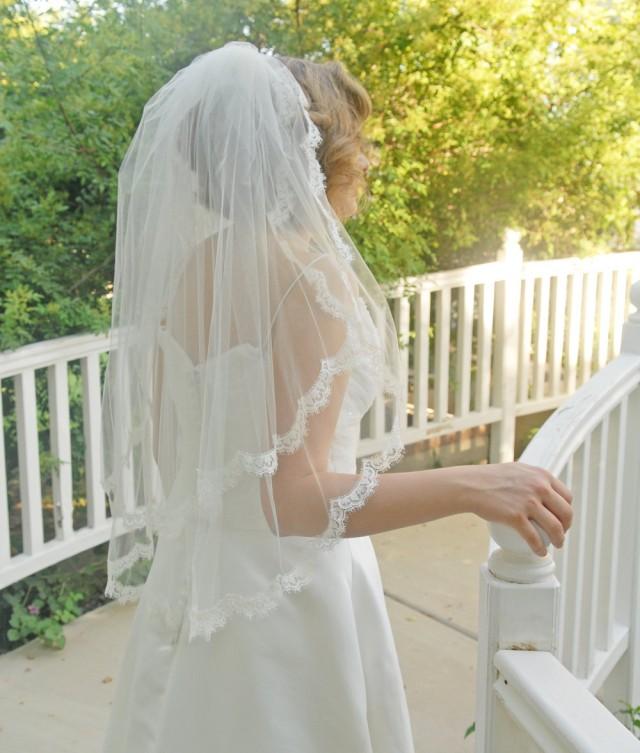 Elbow length two tier lace wedding veil with French Chantilly Lace trim, Mantilla Blusher Veil - Cusco