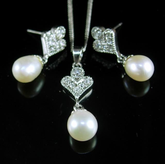 wedding photo - 10kt white gold PEARL necklace 18 Diamond Earrings Vintage sterling Ladies Bridesmaid 1st 3rd 30th anniversary June birthday Gemini cancer