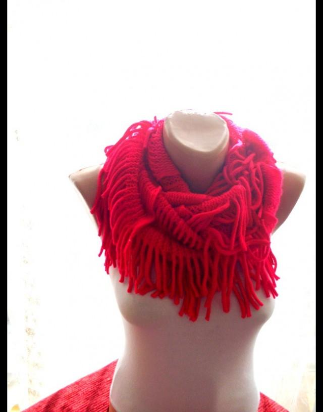 wedding photo - Red infinity scarf braided cable knit