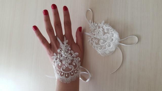 wedding photo - bridal gloves