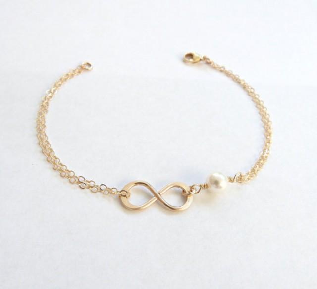 wedding photo - Gold Infinity Bracelet Pearl Bracelet Bridesmaid Gift Gold Mother of the Bride gift Bridesmaid Gift Romantic Wedding Gift