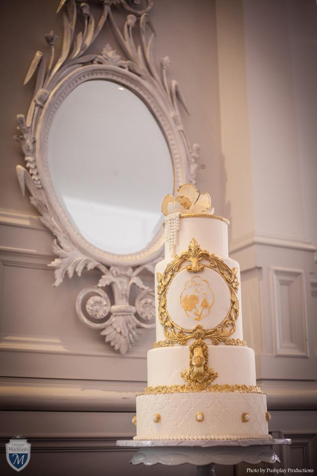 wedding photo - gold and white wedding cake