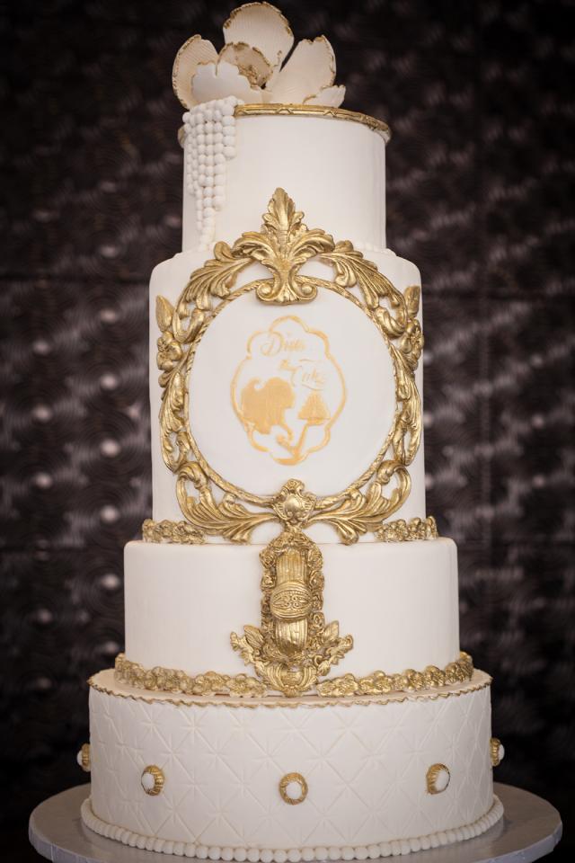 wedding photo - Gold  & white  wedding cake