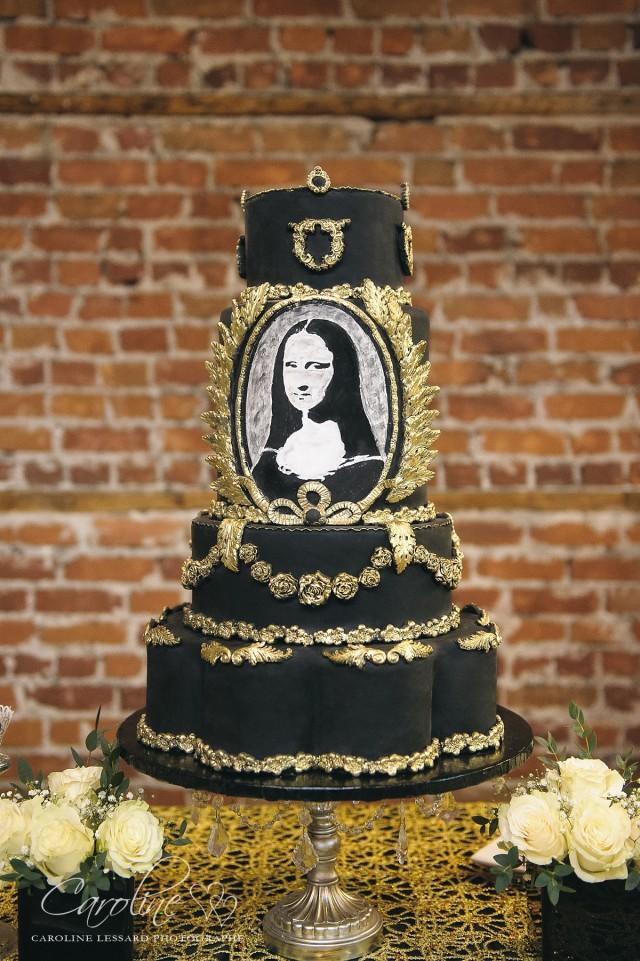 wedding photo - Black  & gold wedding cake