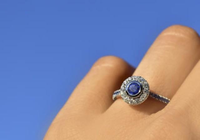 wedding photo - Sapphires engagement ring