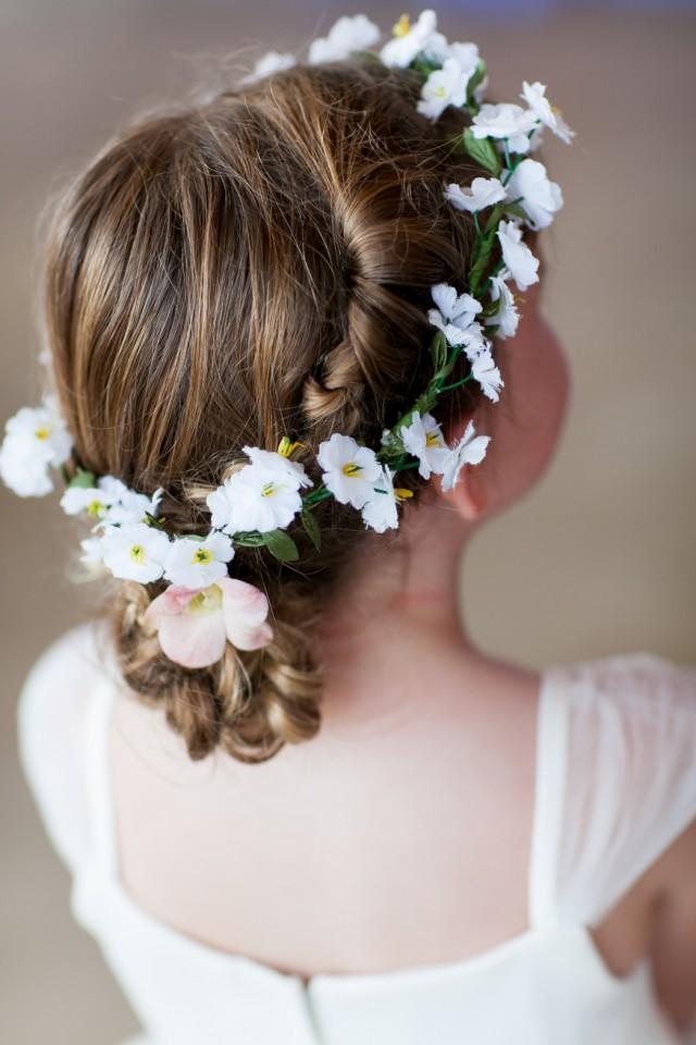 wedding photo - Flower girls hair style