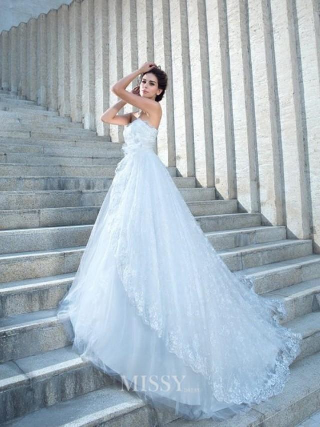 wedding photo - Duchesse-Linie Ärmellos Herzausschnitt Spitze Kapelle-schleppe Perlen verziert Brautkleid