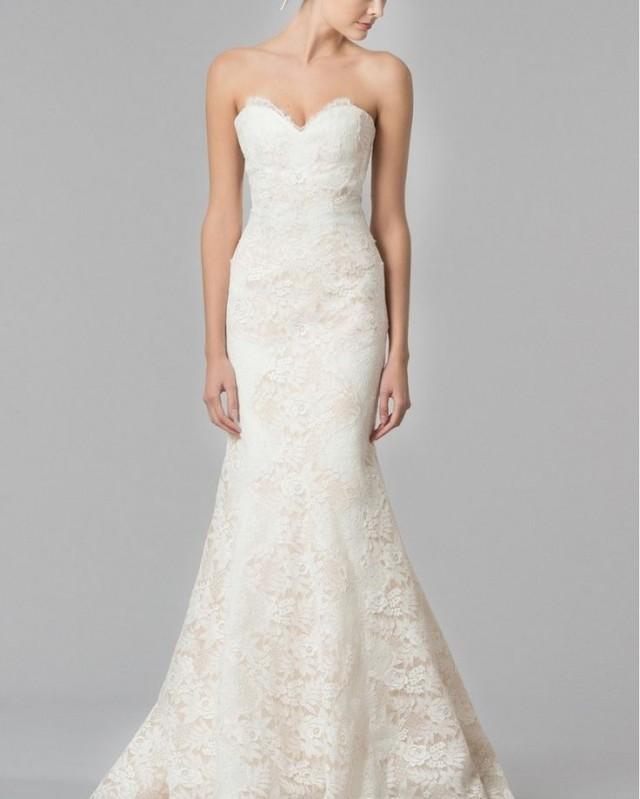 Carolina Herrera 'Dahlia' Strapless Lace Trumpet Gown (In Stores Only) 