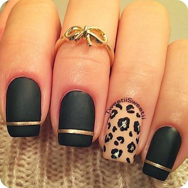 wedding photo - Pretty Nails With Gold Details