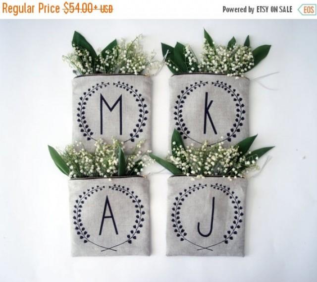 SALE 20% OFF/ BRIDESMAID gift set/ personalized letter make up bag with screen printed floral wreath on linen monogramed wedding souvenir