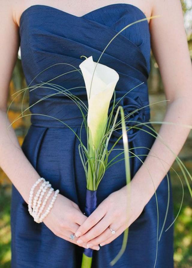 wedding photo - 11 Remarkable Blooms For Single-Flower Wedding Bouquets
