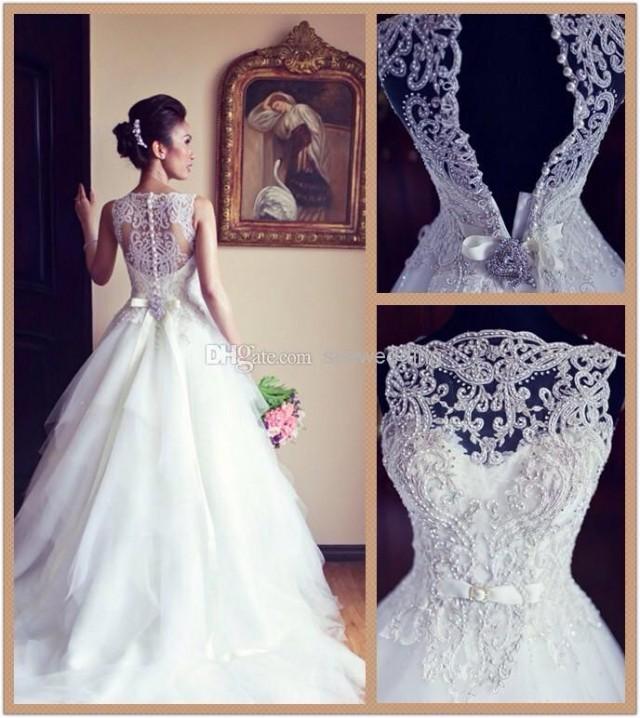 wedding photo - beautiful detail dress