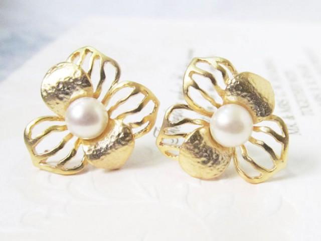 wedding photo - pearl stud earrings, pearl studs, gold, pearl flower earrings, pearl earrings stud, freshwater pearl earrings, pearl bridal earrings, floral