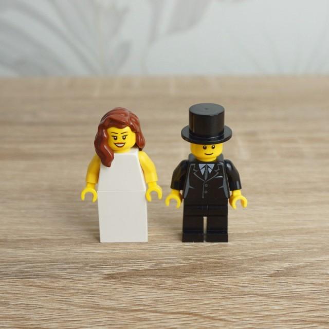 wedding photo - Lego bride and groom, Lego cake topper, Lego cake toppers, Lego wedding cake topper, Lego Wedding, Wedding Lego, Lego minifigures, Lego