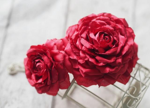 Bridal Flower Brooch, Fuchsia Hair Flower, Pink Rose Fascinator, Victorian Hair Rose, Valentine&#39;s Day Rose Brooch, Raspberry Hair Flower
