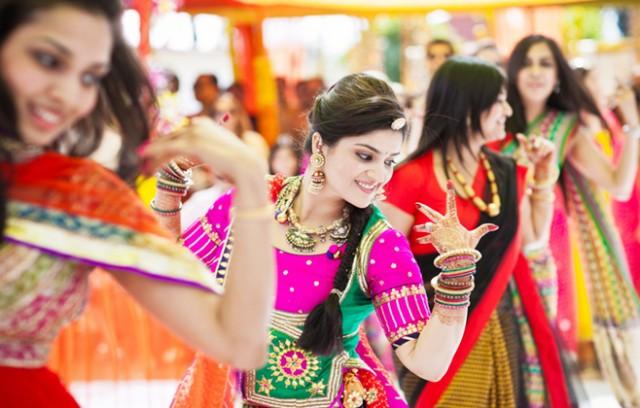 wedding photo - Ideas For Successful Mehndi Function, Mehndi ki Raat Ladies Sangeet 