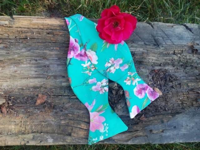 Green floral self tie bow tie Green wedding Bow tie for groom Floral wedding groomsmen bow ties For wedding suits Green fuchsia wedding bvnh