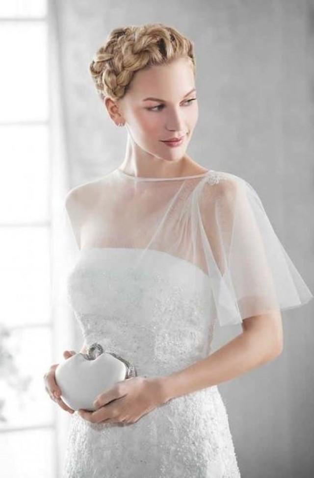 wedding photo - Comment ne pas accessoiriser trop votre robe de mariée
