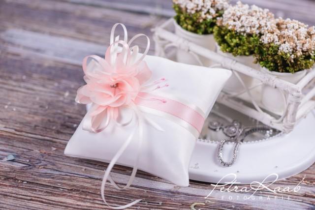 wedding photo - Ringkissen mit Chiffonblüte rosa,hellrosa,ivory K8
