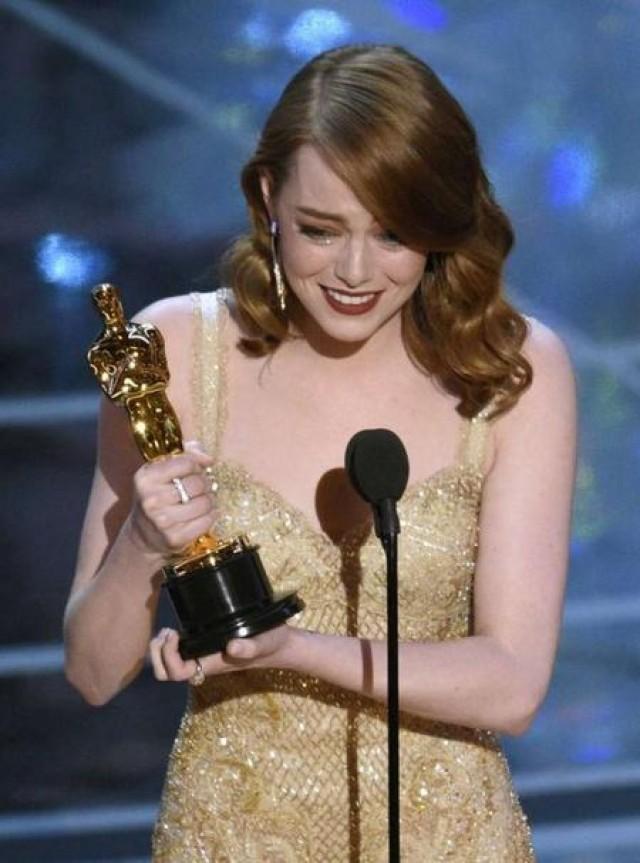 wedding photo - Oscars 2017 : Emma Stone remporte la meilleure actrice