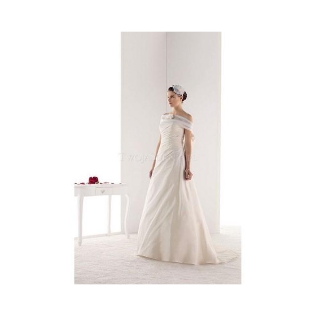 Pronuptia Paris - Mademoiselle Amour (2014) - Melle Axelle - Glamorous Wedding Dresses
